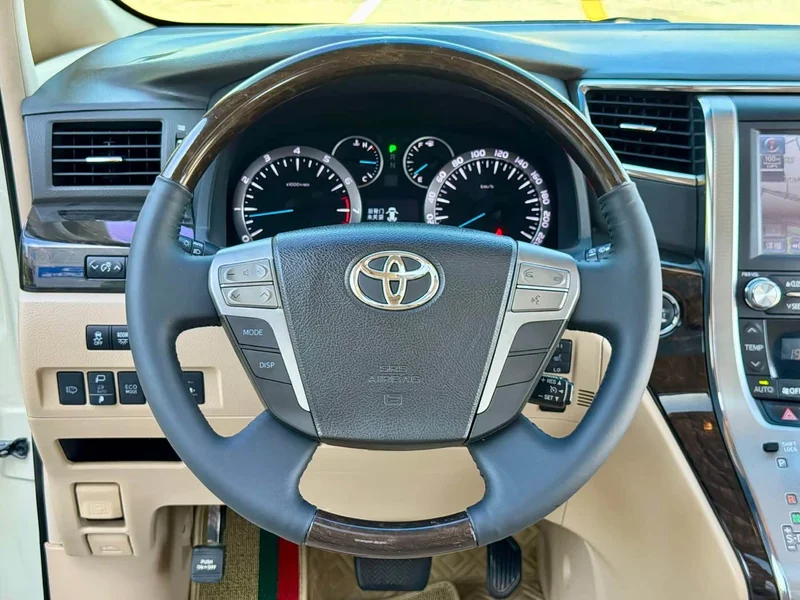 Toyota Alphard — фото 6