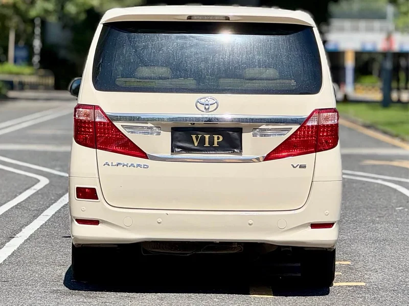 Toyota Alphard — фото 8