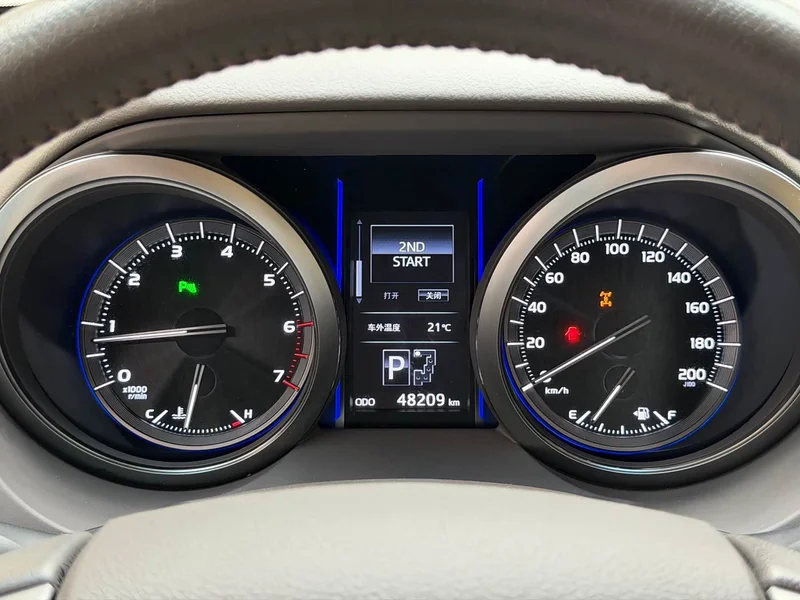 Toyota Prado — фото 10