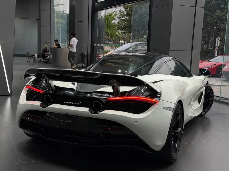 McLaren 720S — фото 11