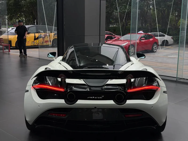 McLaren 720S — фото 12