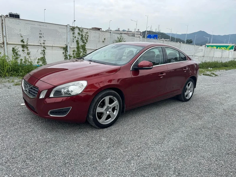 Volvo S60 — фото 1