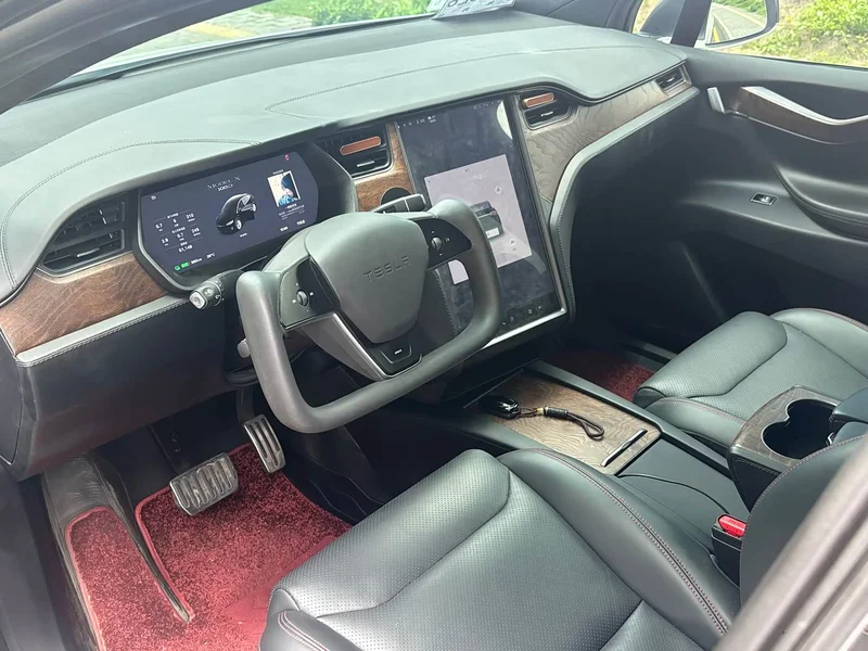 Tesla Model X — фото 12