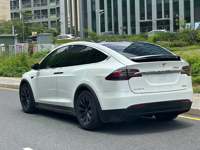 Tesla Model X — фото 6