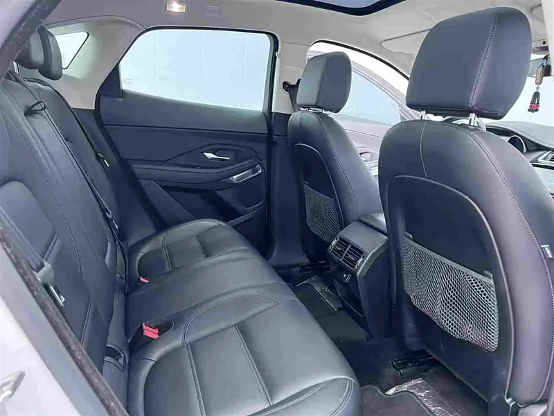 Jaguar E-PACE — фото 11