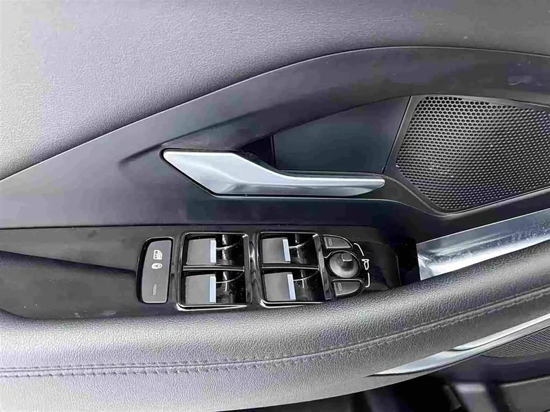 Jaguar E-PACE — фото 14