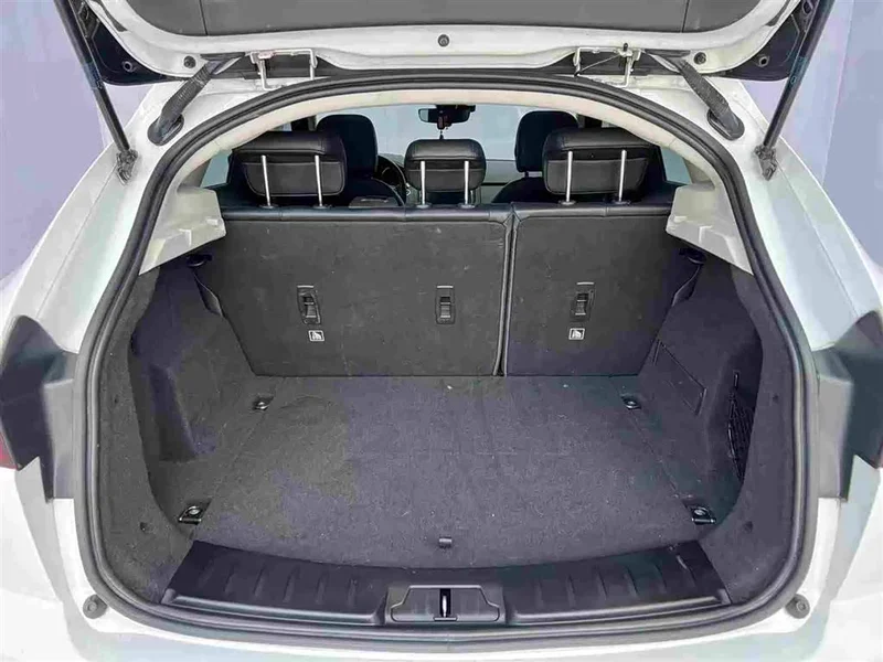 Jaguar E-PACE — фото 15