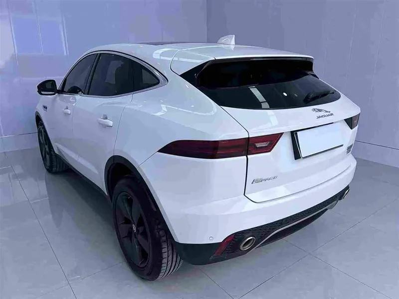 Jaguar E-PACE — фото 3