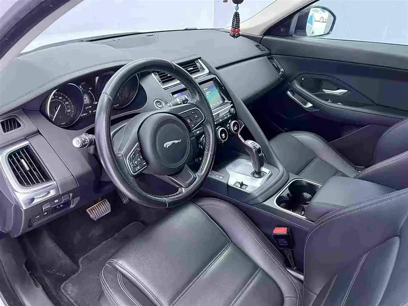 Jaguar E-PACE — фото 7