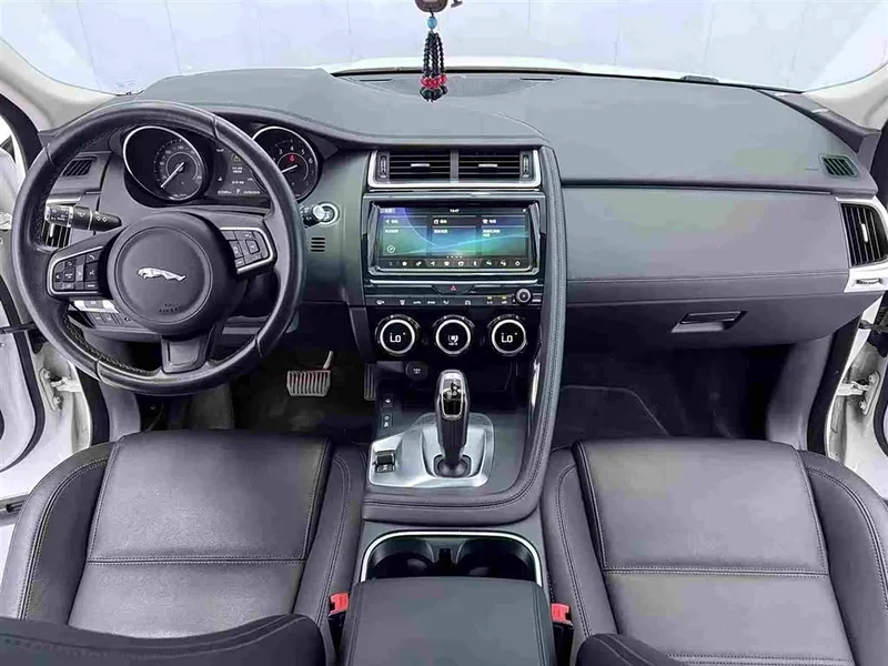 Jaguar E-PACE — фото 9