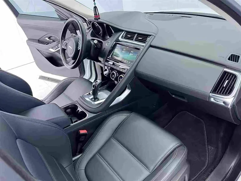 Jaguar E-PACE — фото 10