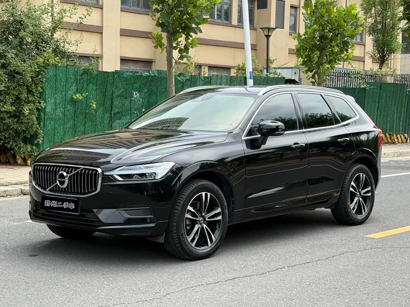 Volvo XC60 — фото 1