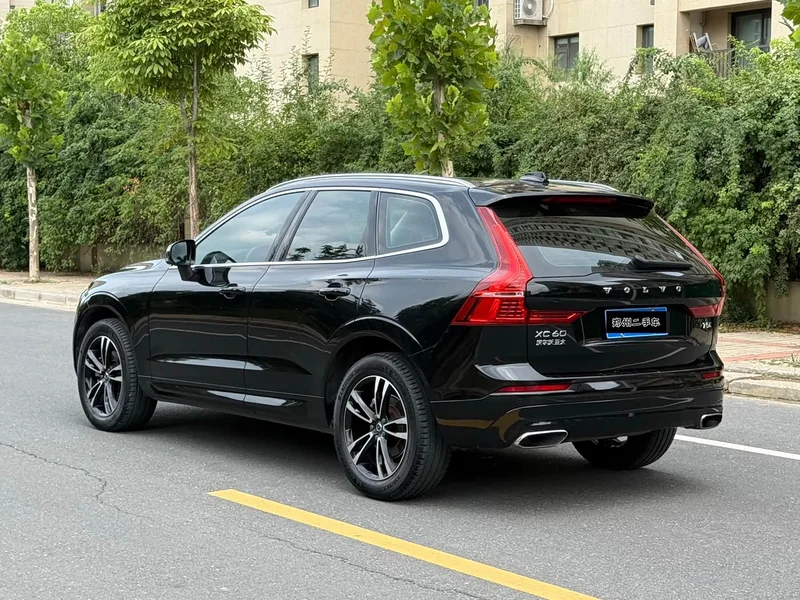 Volvo XC60 — фото 7