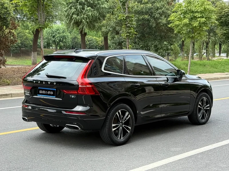 Volvo XC60 — фото 9