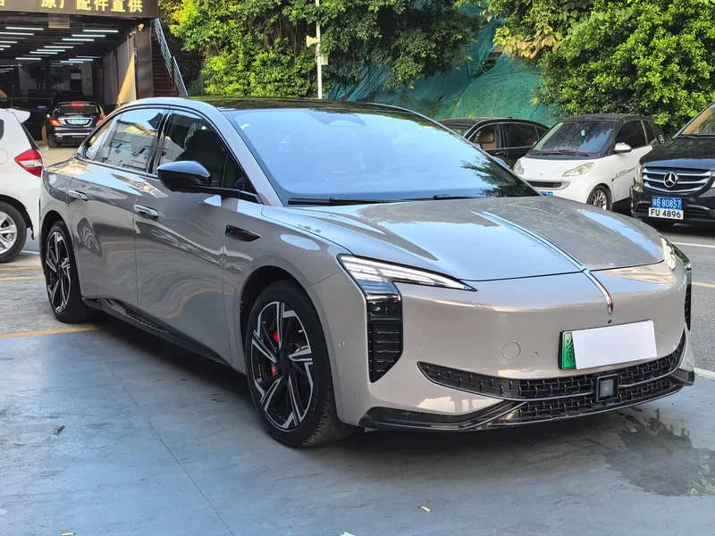 Hongqi EH7