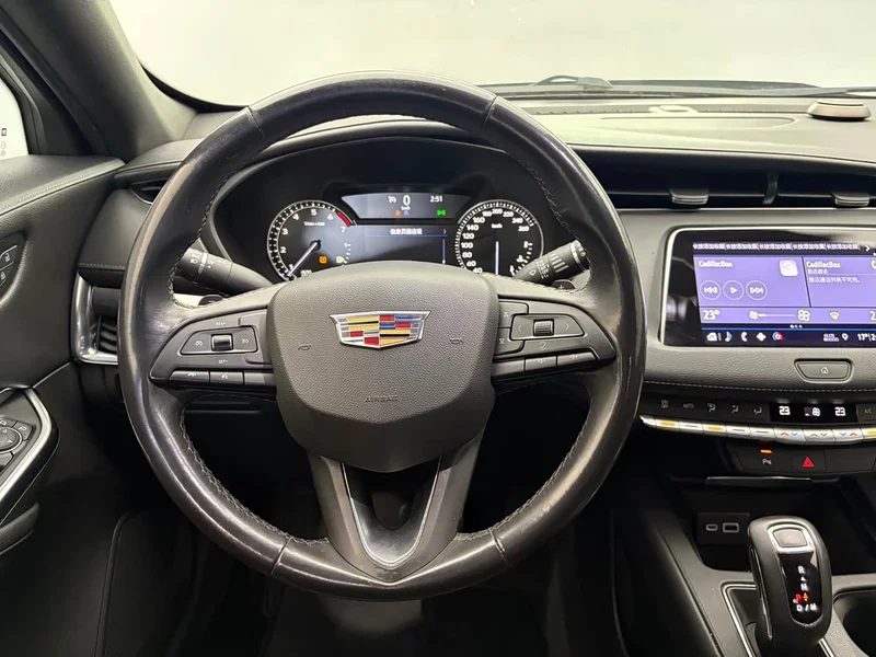 Cadillac XT4 — фото 11