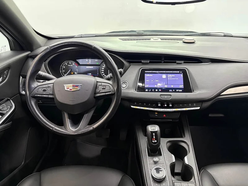 Cadillac XT4 — фото 12