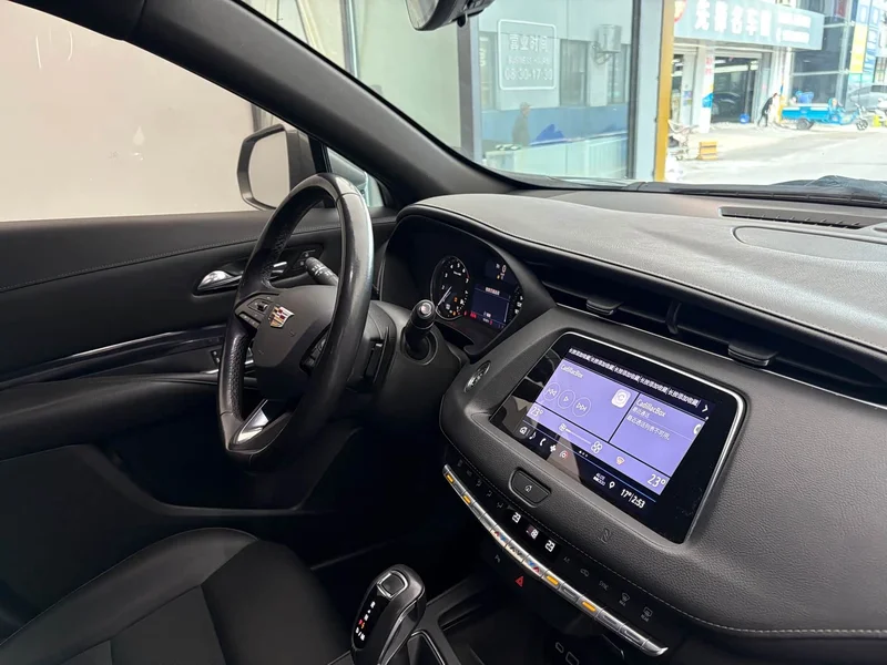 Cadillac XT4 — фото 15