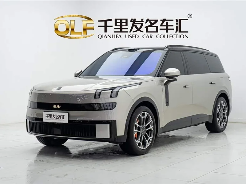 Lynk & Co 900