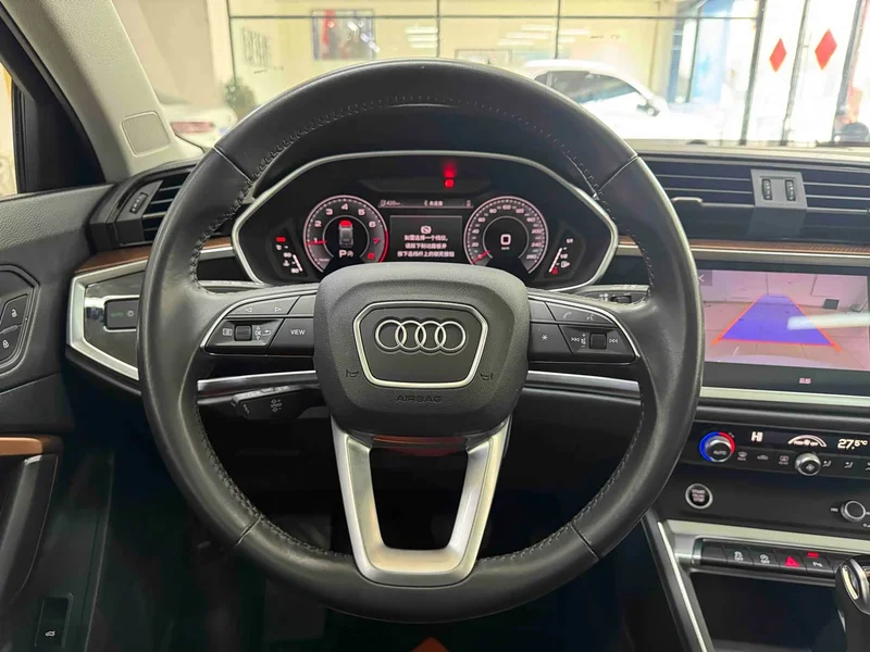 Audi Q3 — фото 15