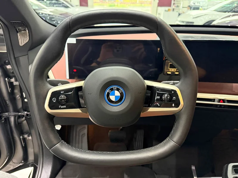 BMW iX M60 — фото 13