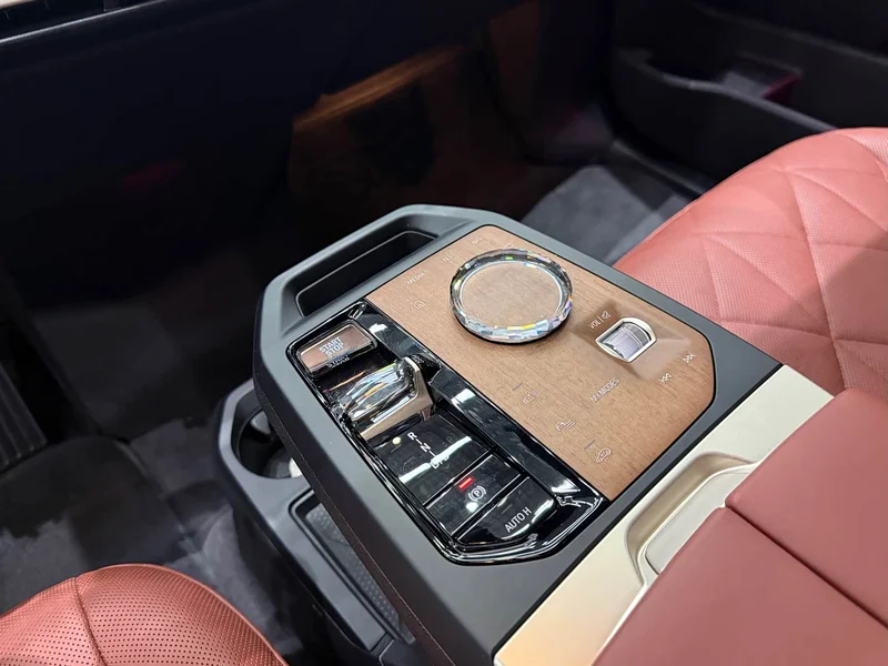 BMW iX M60 — фото 15