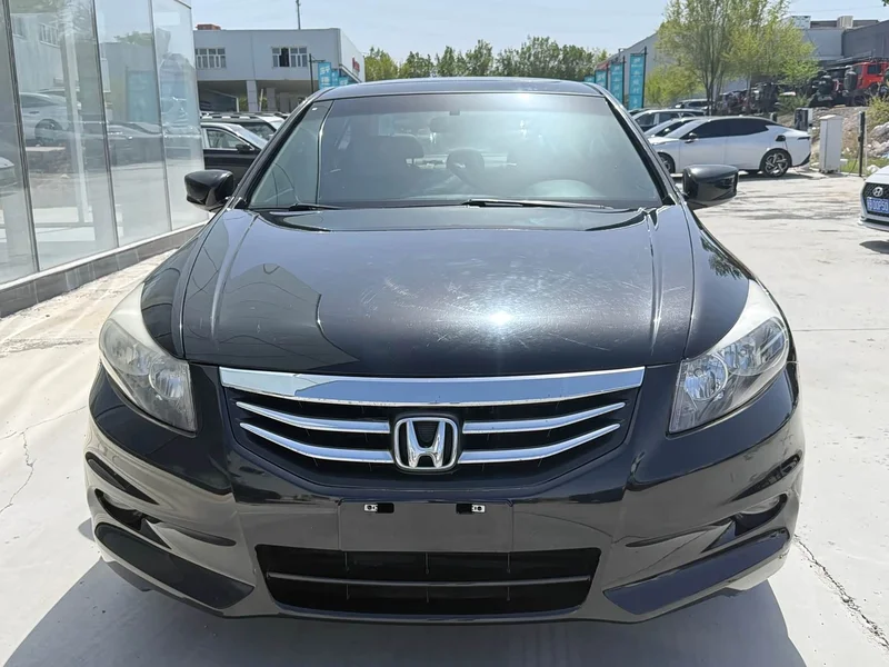 Honda Accord — фото 1