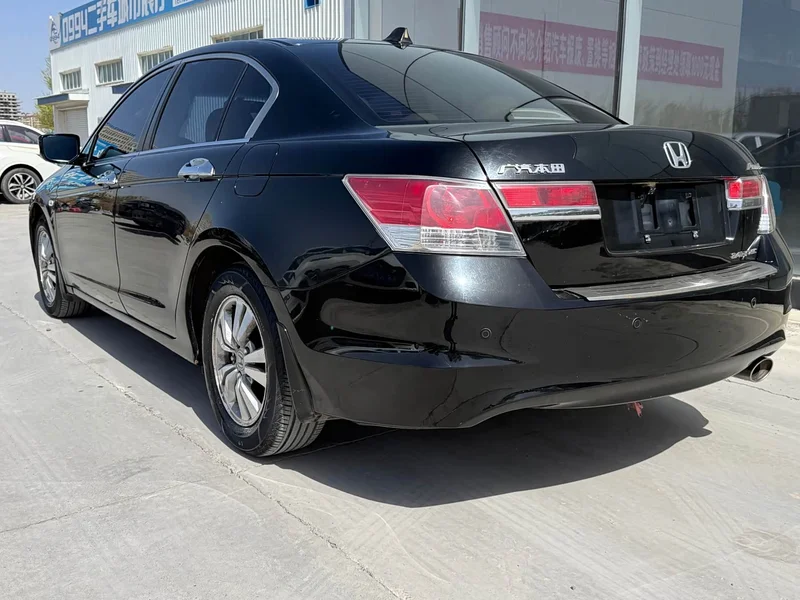 Honda Accord — фото 7