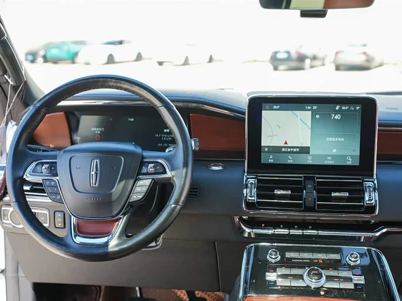 Lincoln Navigator — фото 16