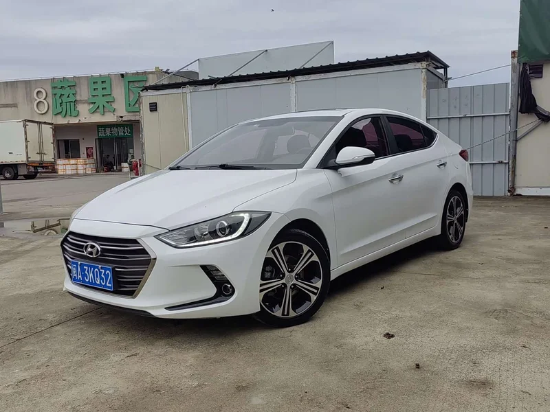 Hyundai Elantra Sport — фото 1