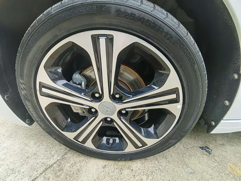 Hyundai Elantra Sport — фото 12