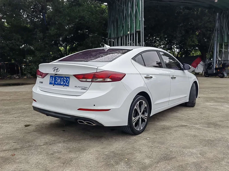 Hyundai Elantra Sport — фото 7