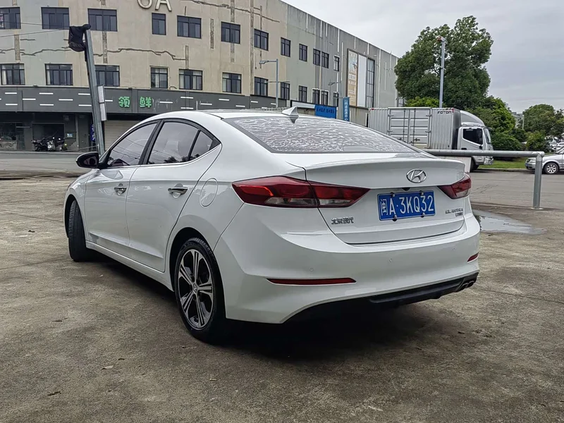 Hyundai Elantra Sport — фото 9