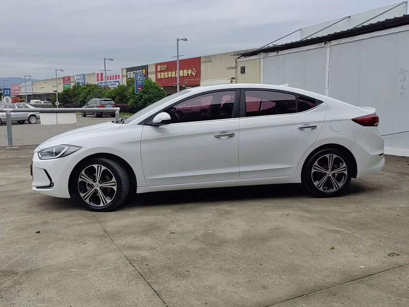 Hyundai Elantra Sport — фото 10