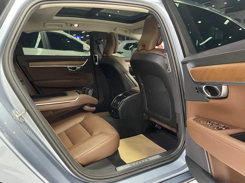 Volvo S90 — фото 18