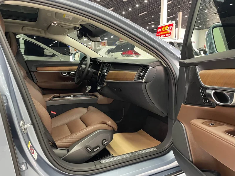 Volvo S90 — фото 19