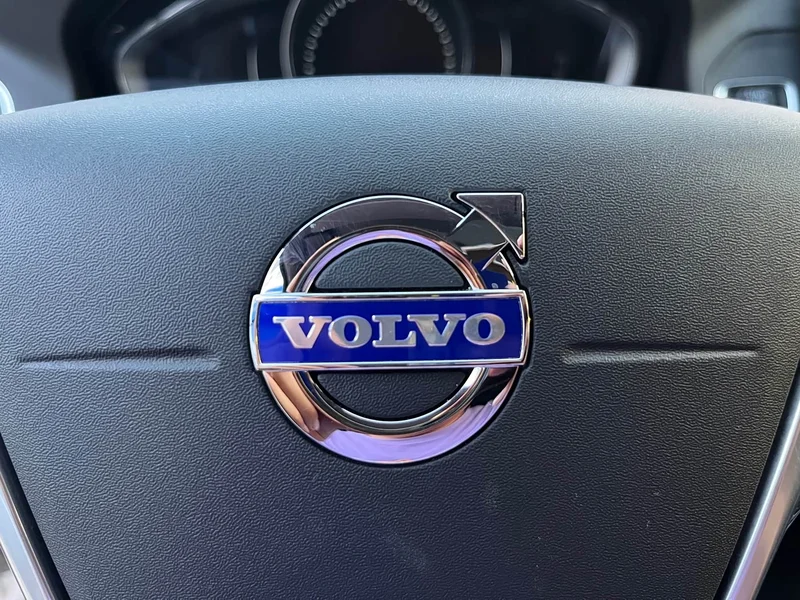 Volvo XC60 — фото 14