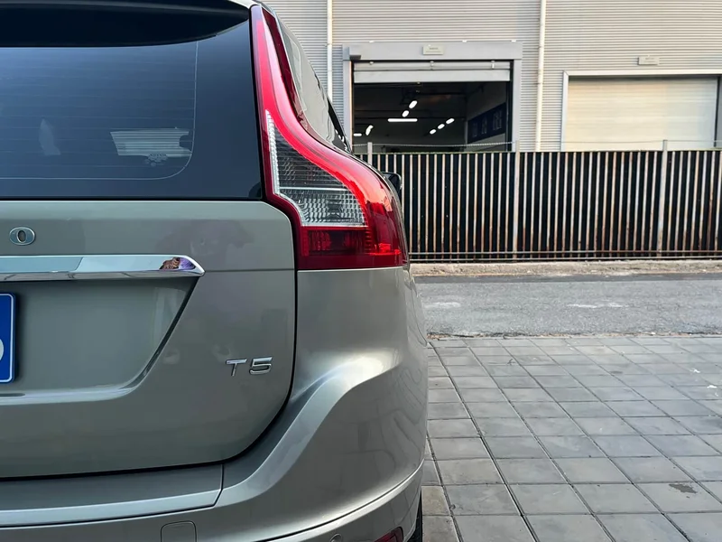Volvo XC60 — фото 15