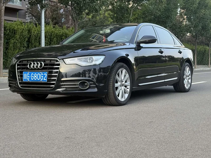 Audi A6L — фото 1