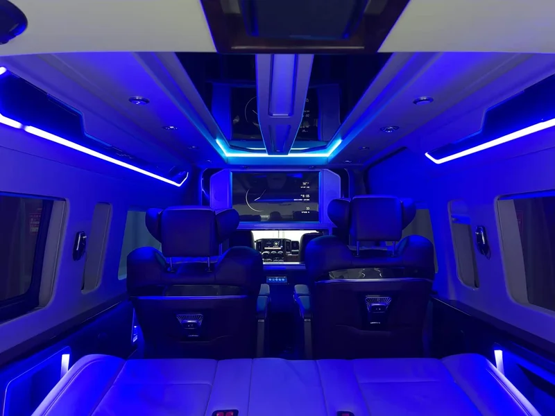 Toyota HiAce — фото 12