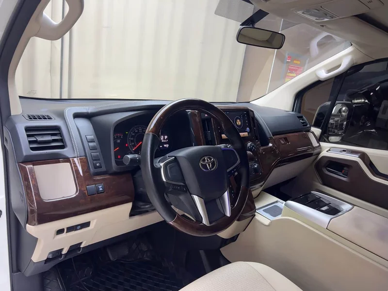 Toyota HiAce — фото 15