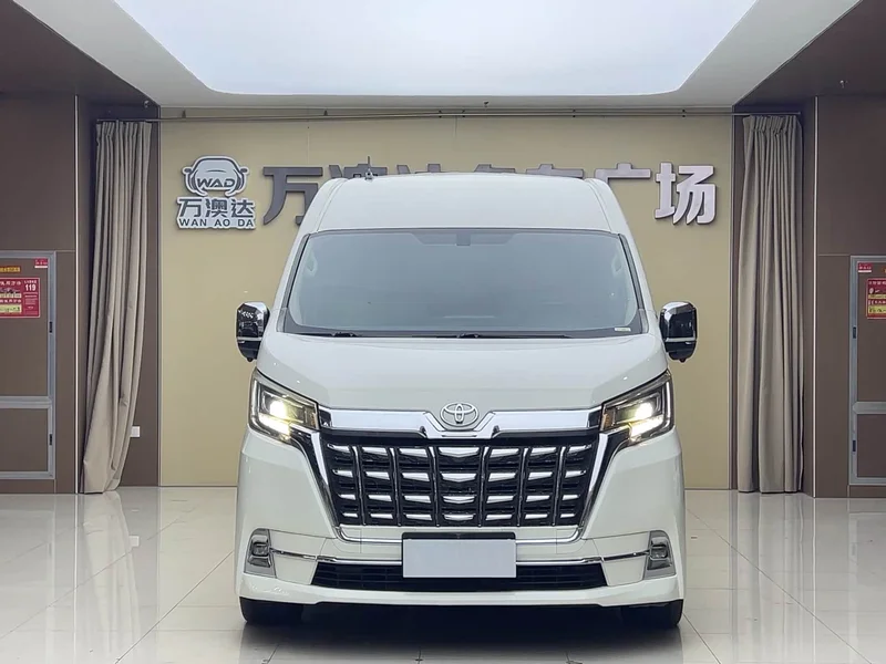 Toyota HiAce — фото 2