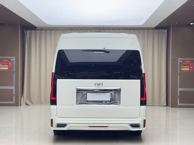 Toyota HiAce — фото 21