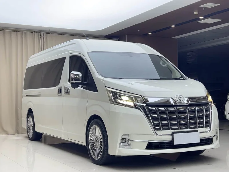 Toyota HiAce — фото 3