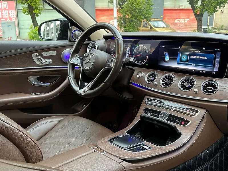 Mercedes-Benz E-Class — фото 13