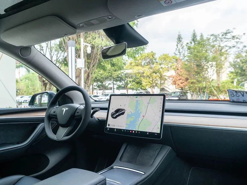 Tesla Model Y — фото 27