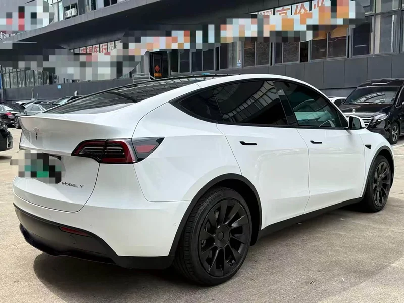 Tesla Model Y — фото 8