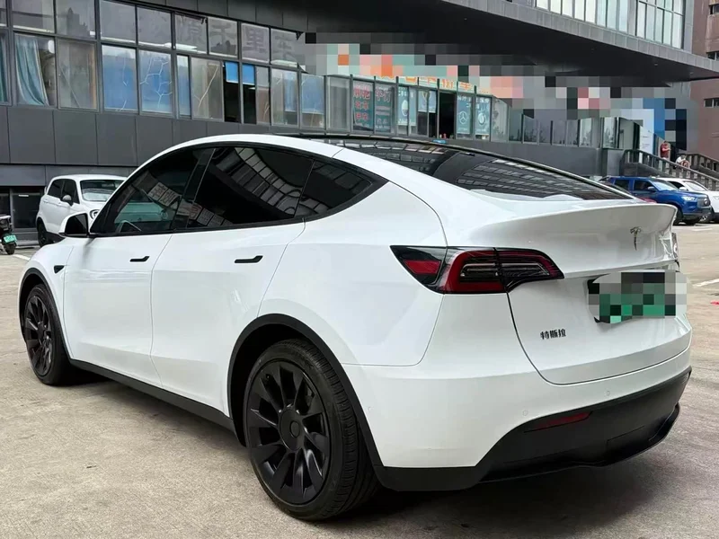 Tesla Model Y — фото 9