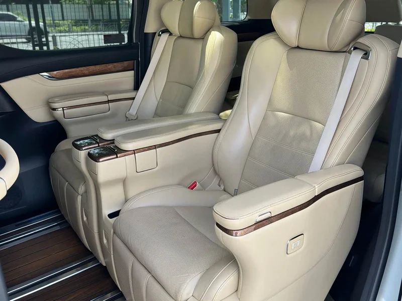 Toyota Alphard — фото 16