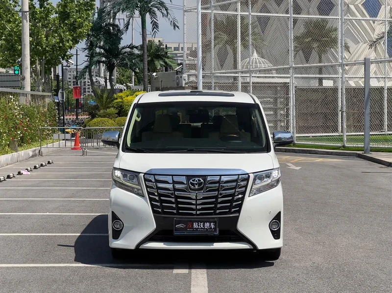 Toyota Alphard — фото 2